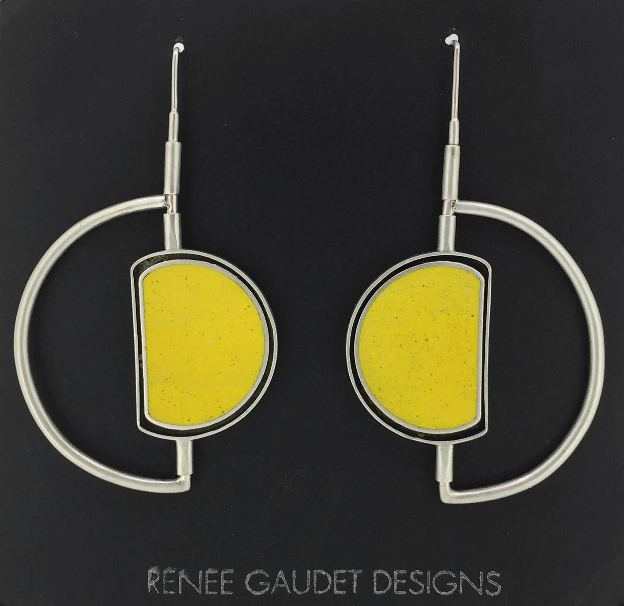 Moonwalk Oyster Earrings SILVER   CONCRETE yellow