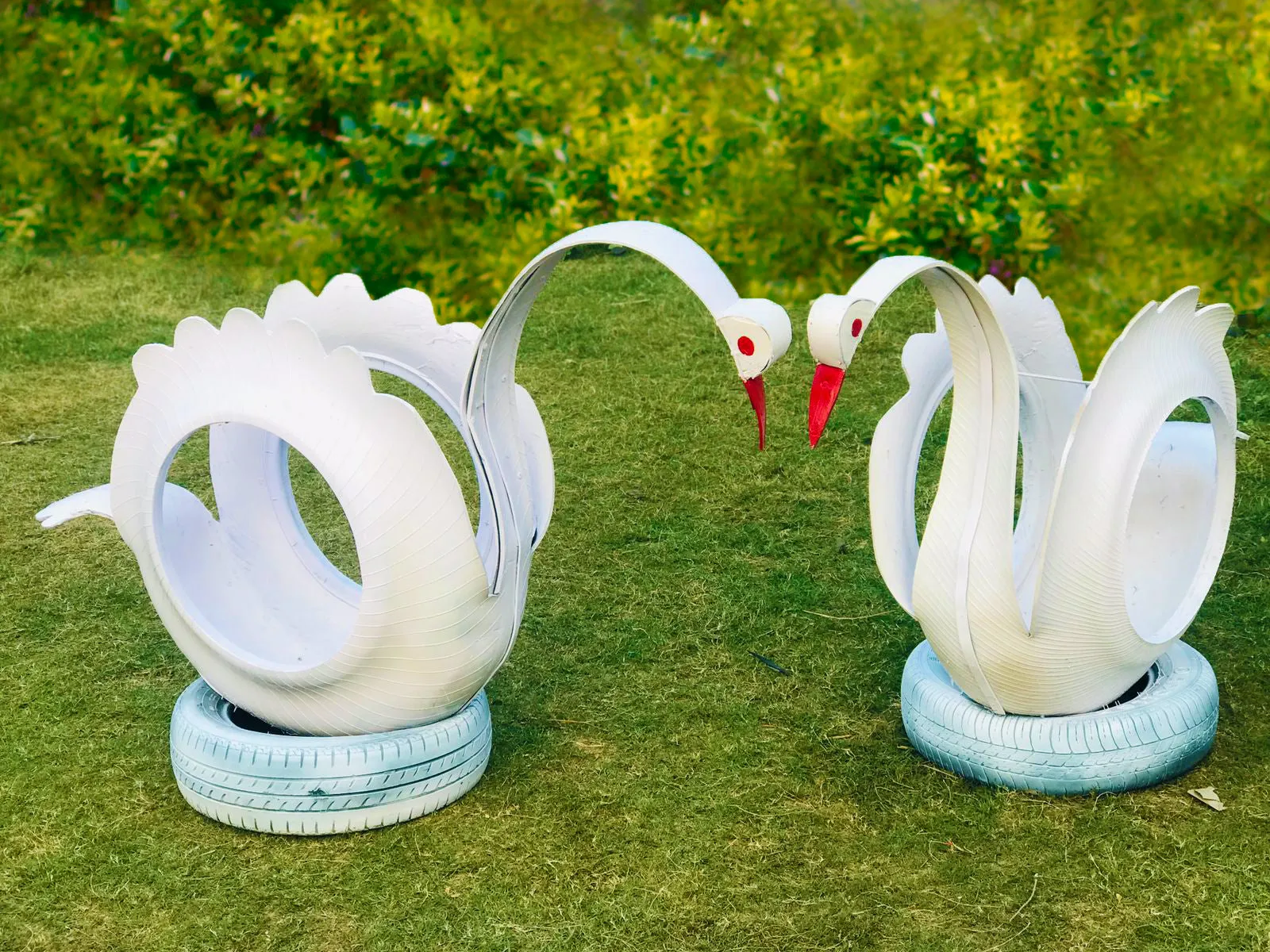 Swan planters set of 2